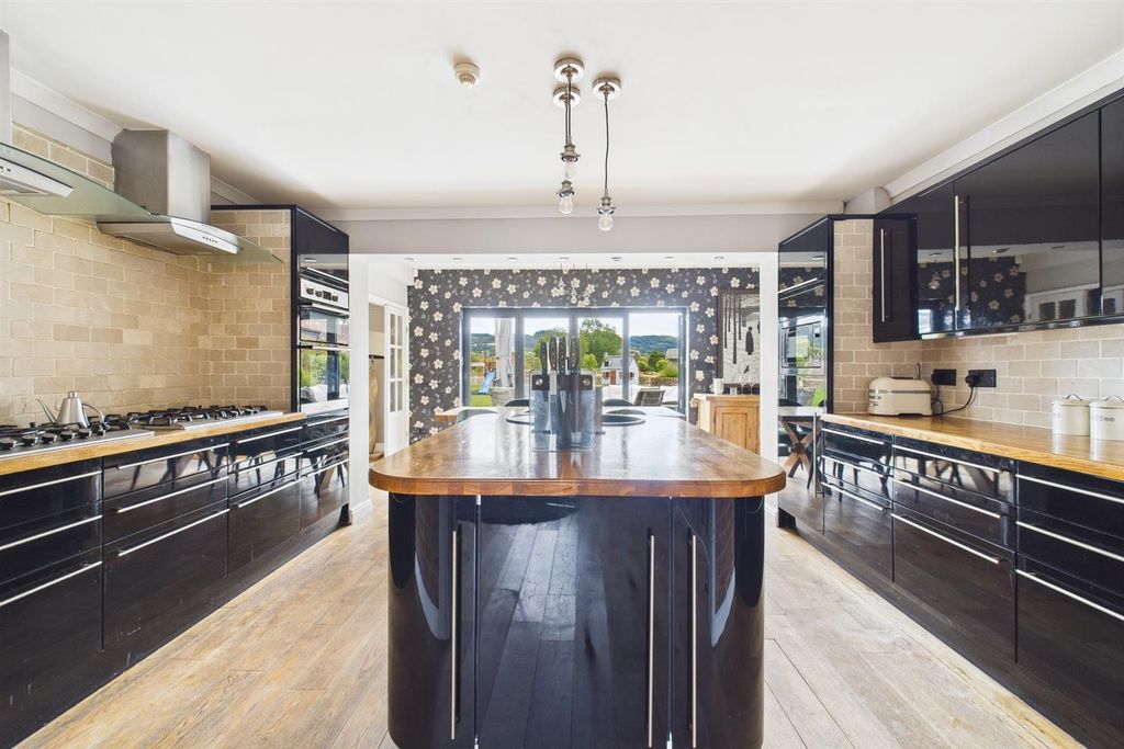 Property photo 2 of 23 Cam02256G0-Pr0372-Still004.Jpg