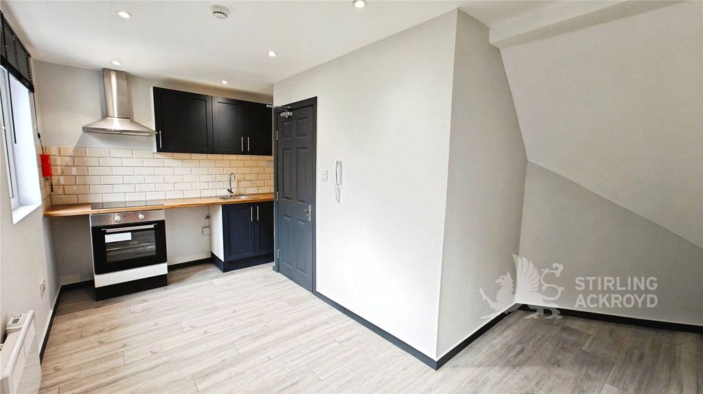 Property photo 3 of 4 Bedroom 6