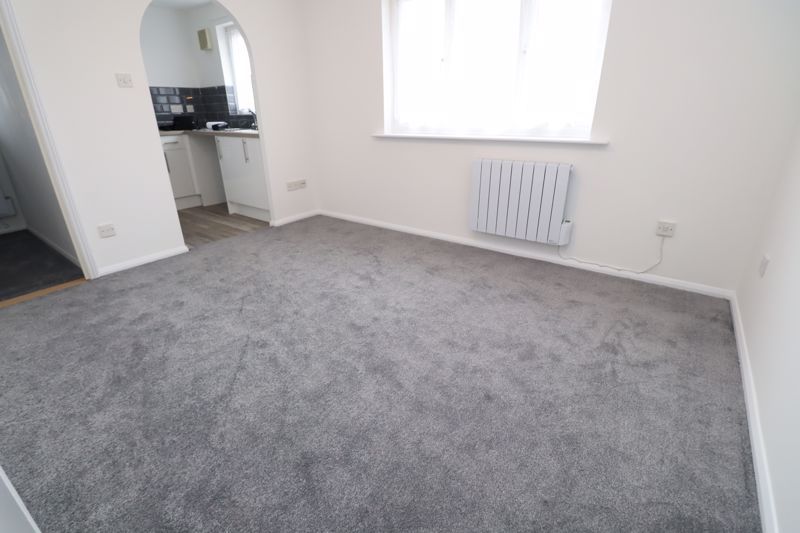 Property photo 3 of 6 Photo 8