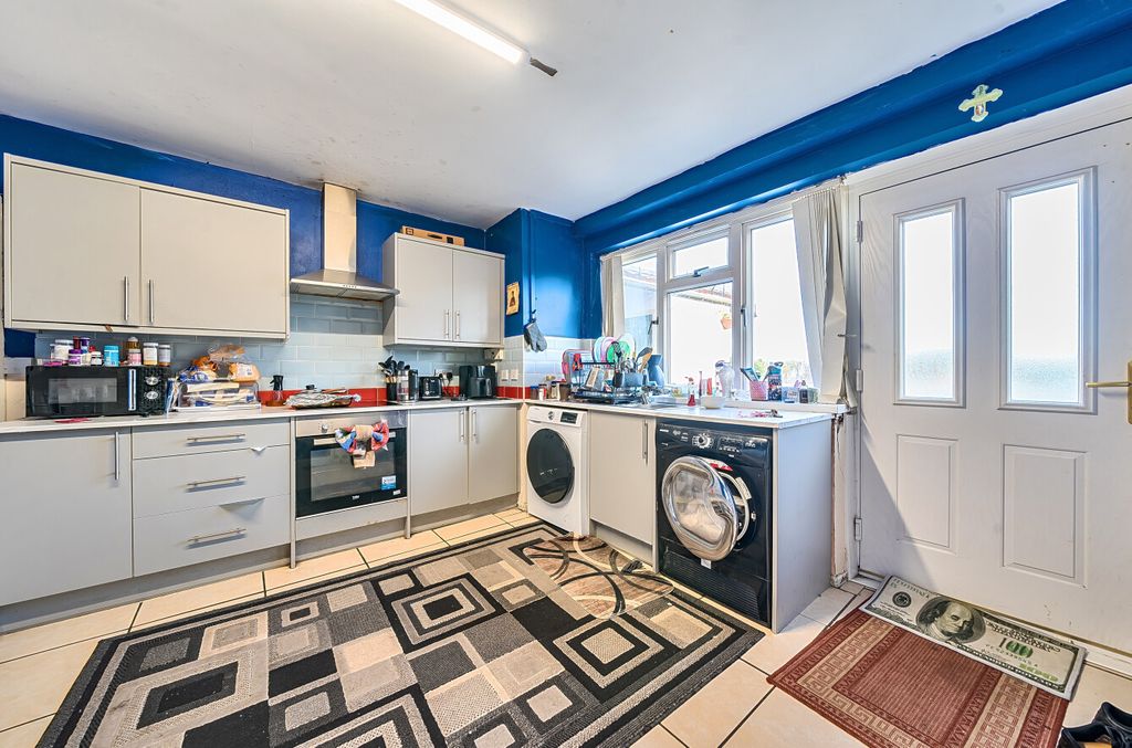 Property photo 2 of 11 1373200-7-68Ff861...