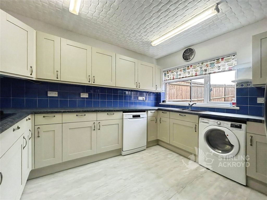 Property photo 2 of 7 Kitchen