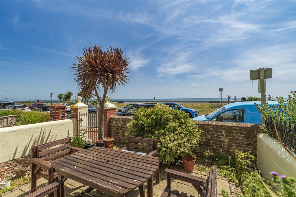 Property photo 2 of 25 Flat 1, 3 New Parade Final-2.Jpg