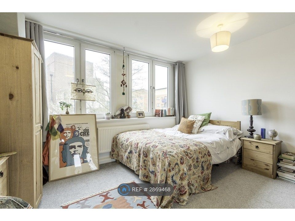 Property photo 2 of 8 Bed 1 - Large And Spacious Double Room