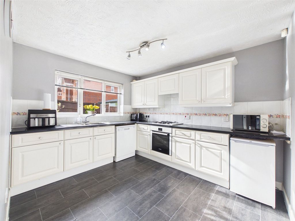 Property photo 2 of 23 Picture No. 15