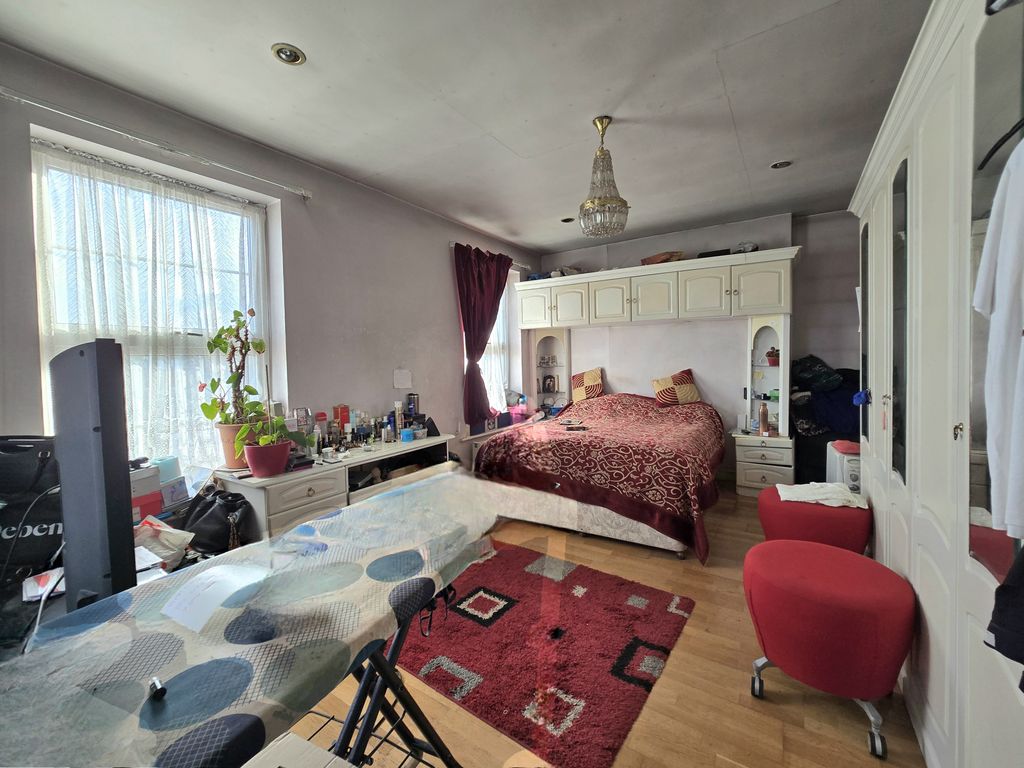 Additional image 34 of 7 bed detached house for saleGreat West Road, Hounslow, Greater London TW5