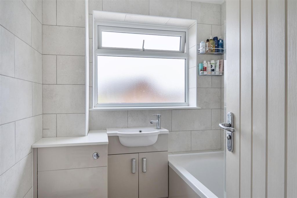 Property photo 3 of 15 Bathroom