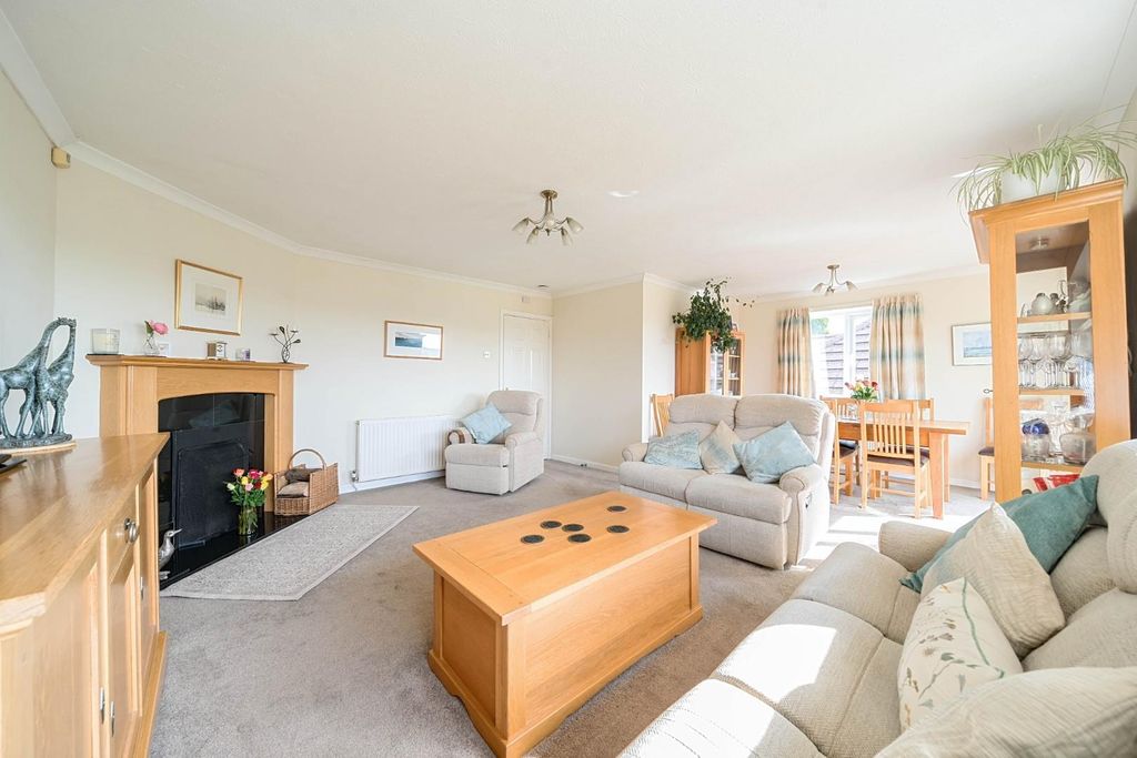 Property photo 1 of 16 1-1296439-33-682cd46421562-Arw-1.Jpg