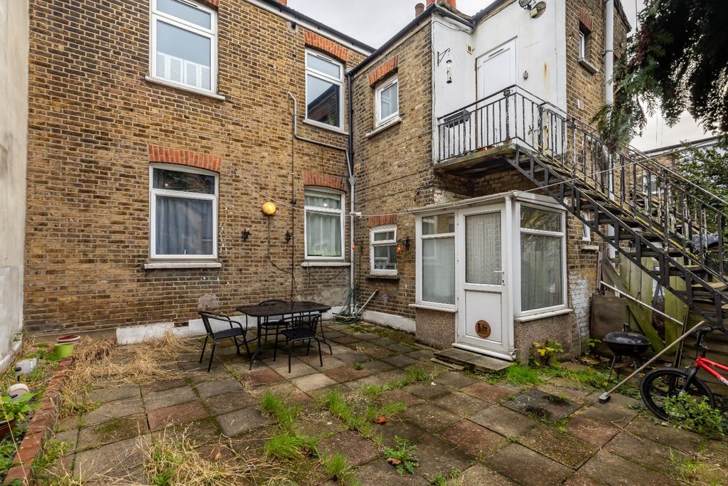 Property photo 2 of 9 4565031