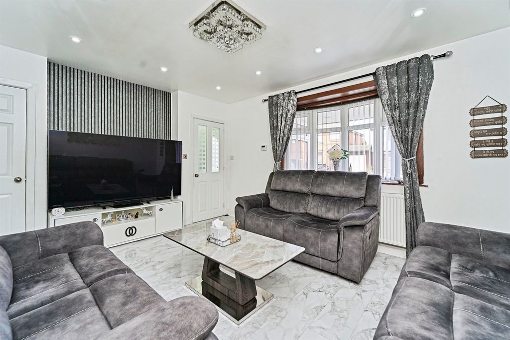 Property photo 2 of 20