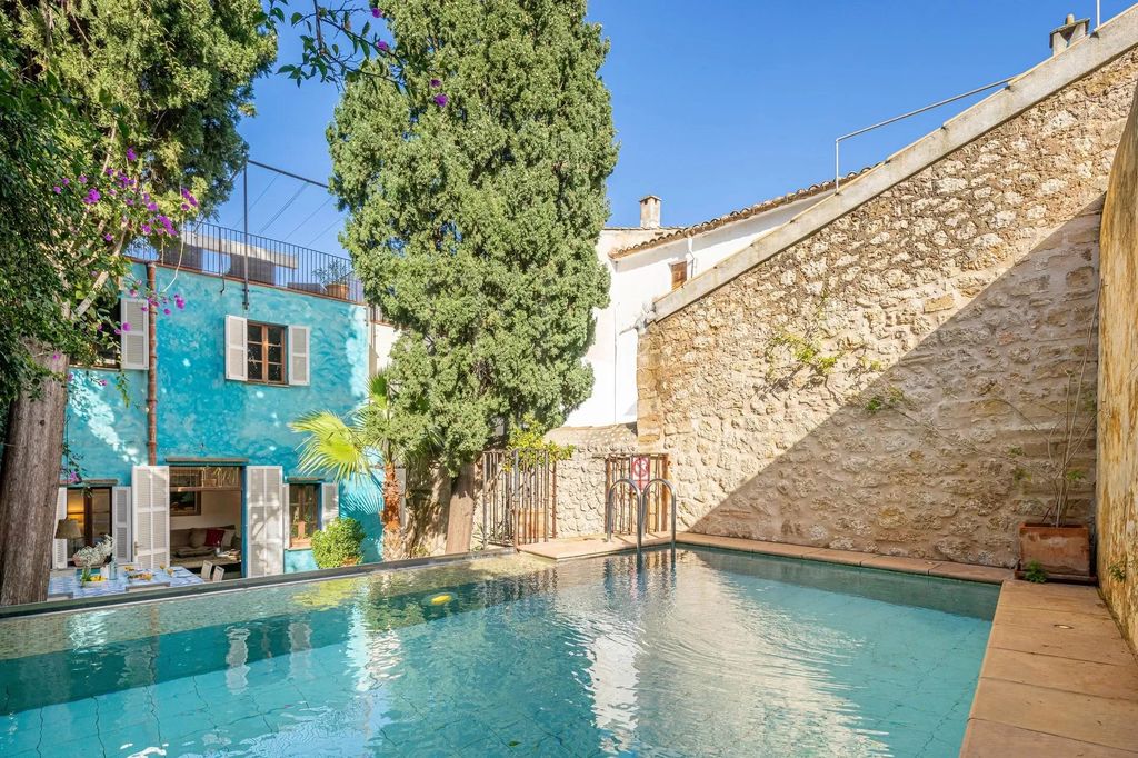 Property photo 1 of 10 Swimming Pool