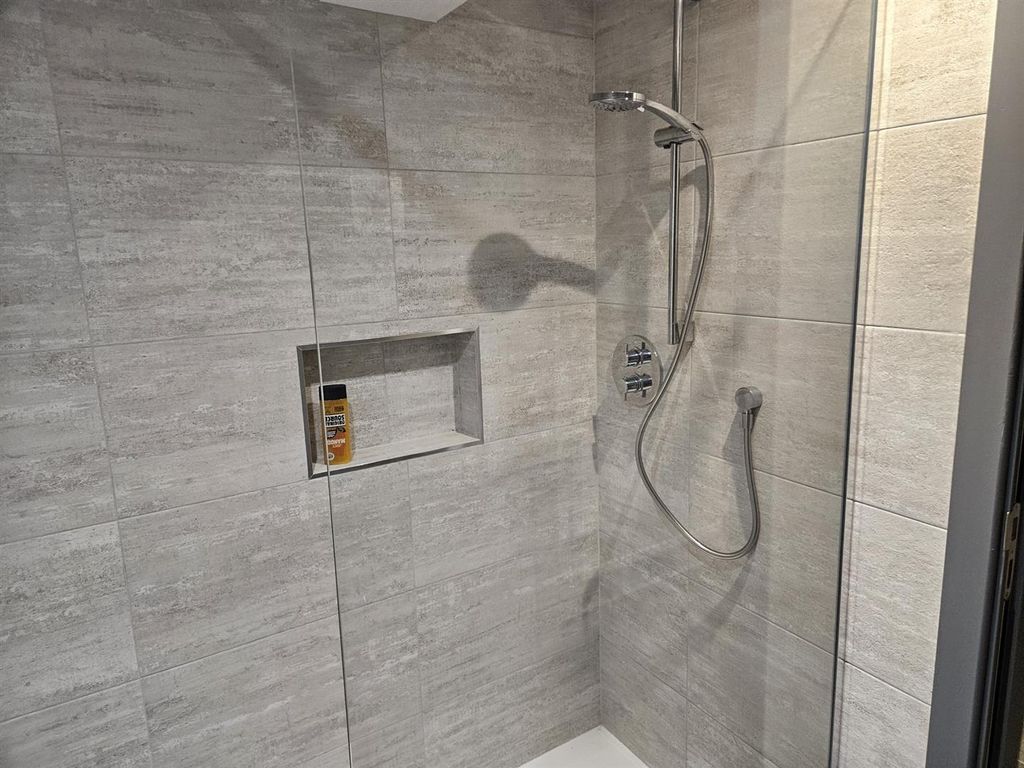 Property photo 3 of 11 25 Station Road 27.Jpg