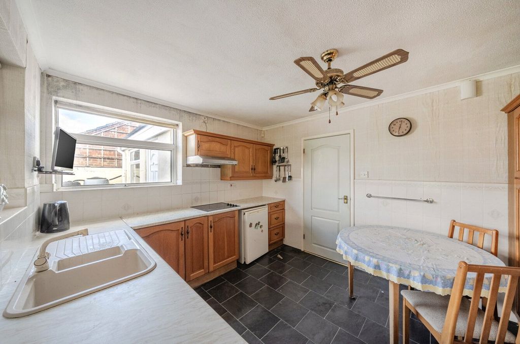 Property photo 2 of 12 Kitchen/Dining Room