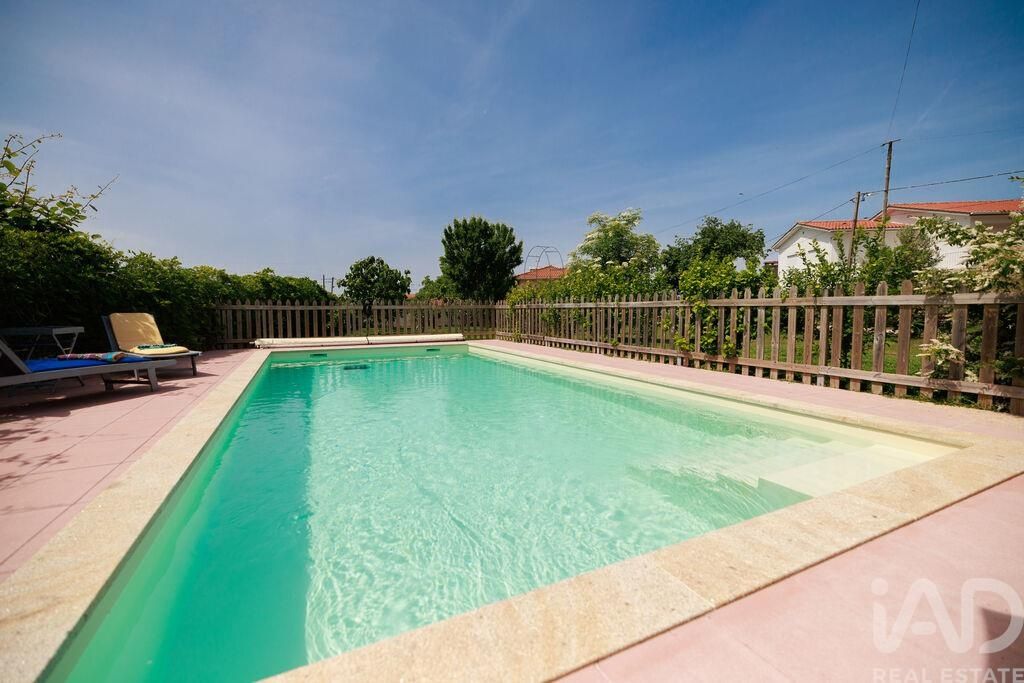 Property photo 2 of 40