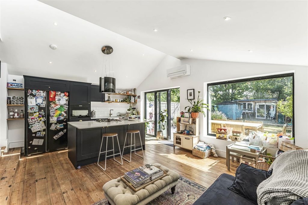 Property photo 3 of 24 3