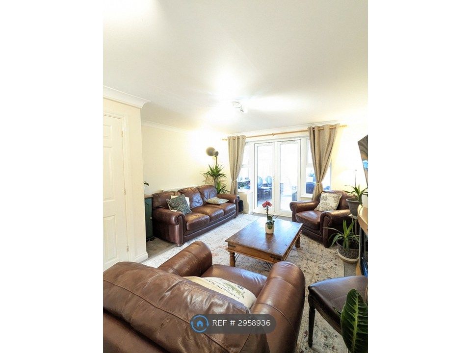 Property photo 2 of 16 Sitting Room