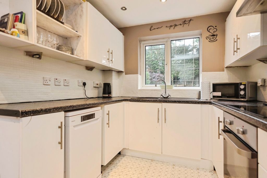 Property photo 3 of 16 Photo