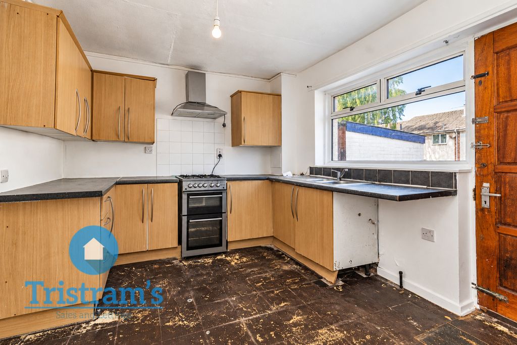 Property photo 3 of 12