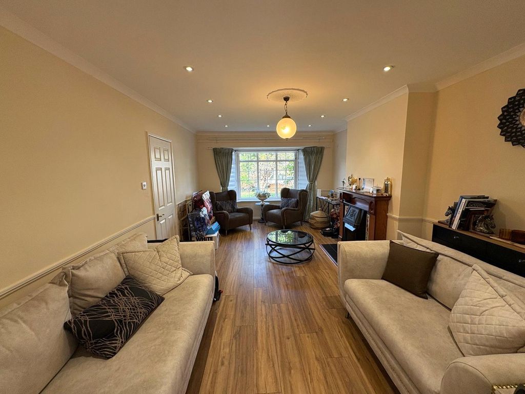 Property photo 3 of 27 Picture No. 05