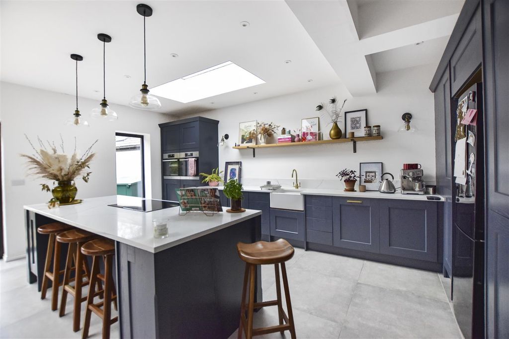 Property photo 2 of 18 Kitchen / Diner