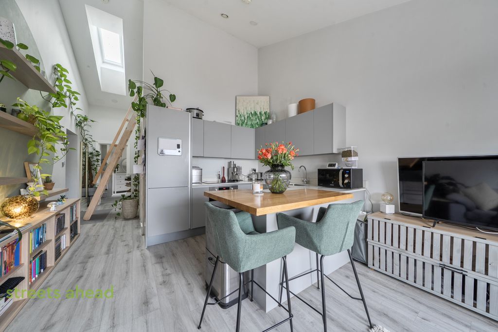 Property photo 3 of 12 2c923Fd6-F159-4d2...
