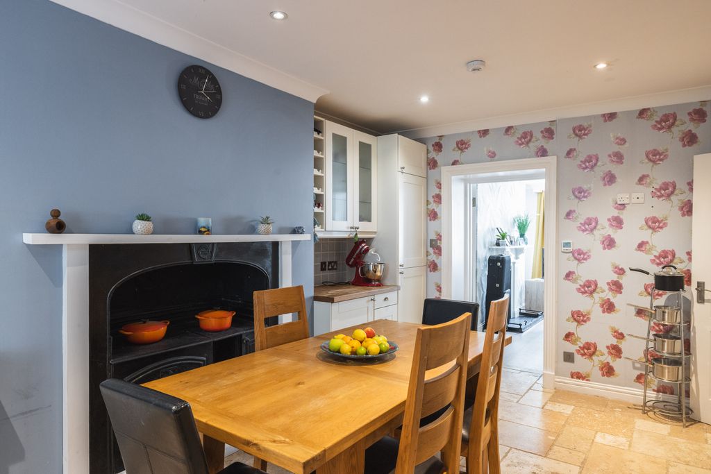 Additional image 9 of 2 bed flat for saleLe Mont Pinel, St. Helier, Jersey JE2