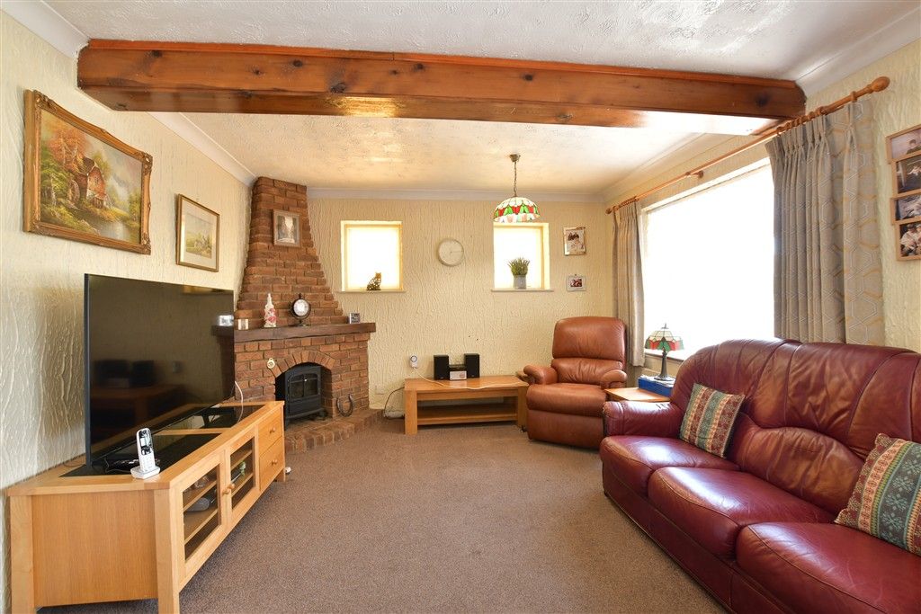 Property photo 2 of 9 Lounge