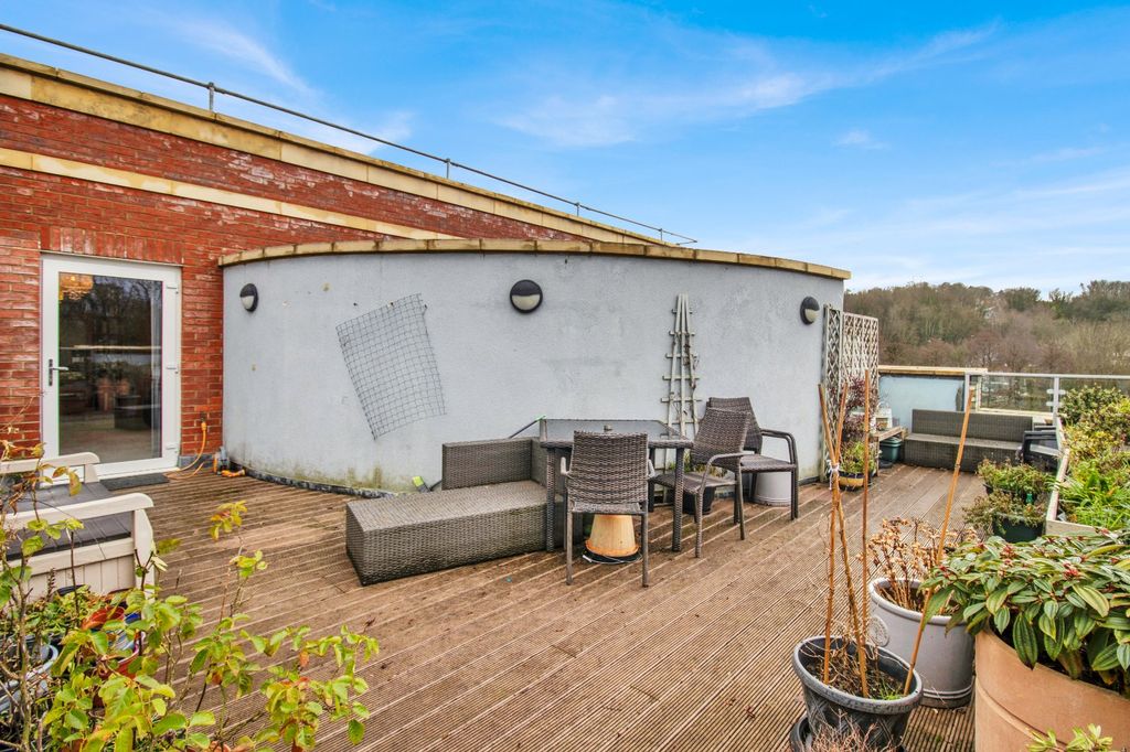 Property photo 1 of 22 Roof Terrace