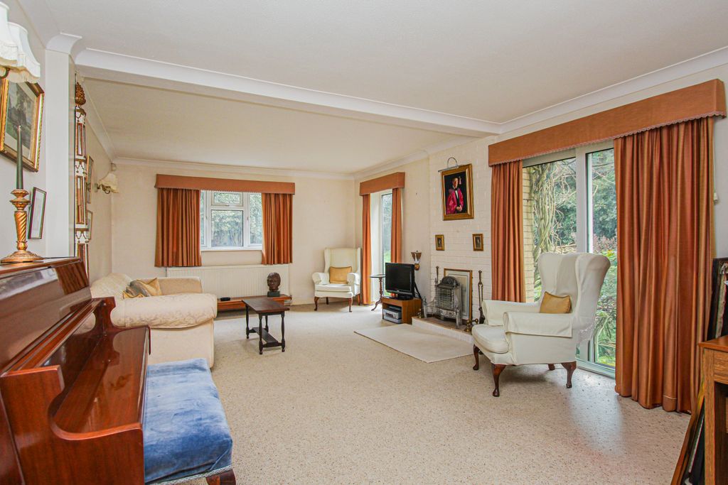 Property photo 2 of 15 Lounge