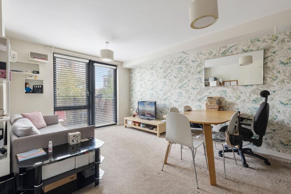 Property photo 1 of 12 Flat 13, Hollyfield, Pooles Park N4 3Fg-No Waterma
