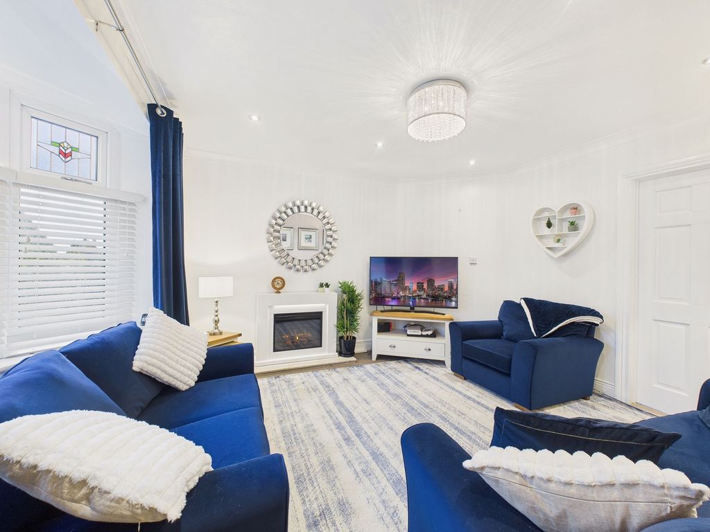 Property photo 2 of 15 Lounge