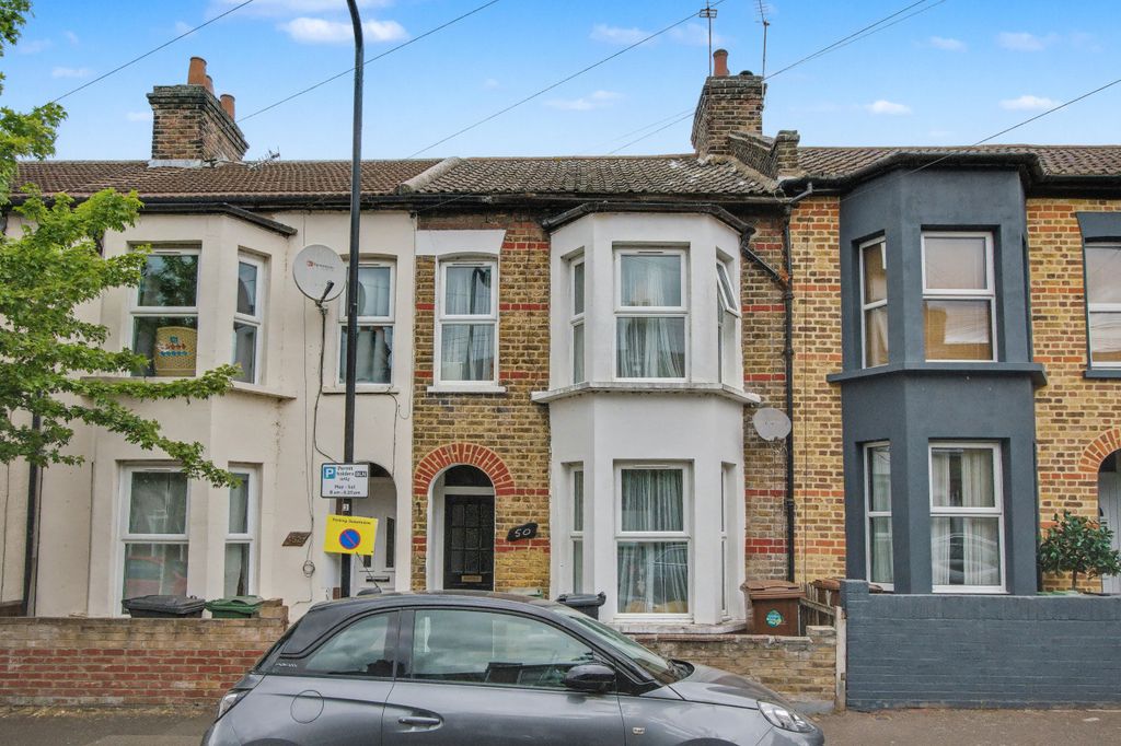 Property photo 1 of 12 50 Shakespeare Road, Walthamstow, London E17 6As