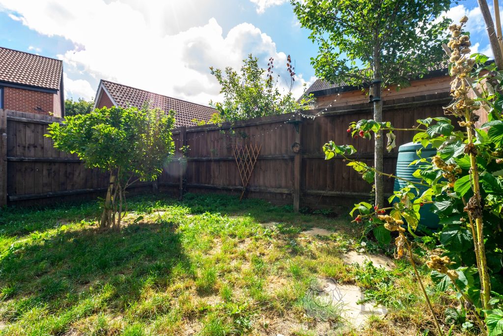 Property photo 2 of 8 Garden