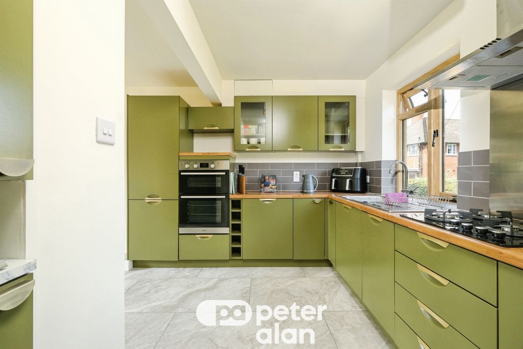 Property photo 2 of 26