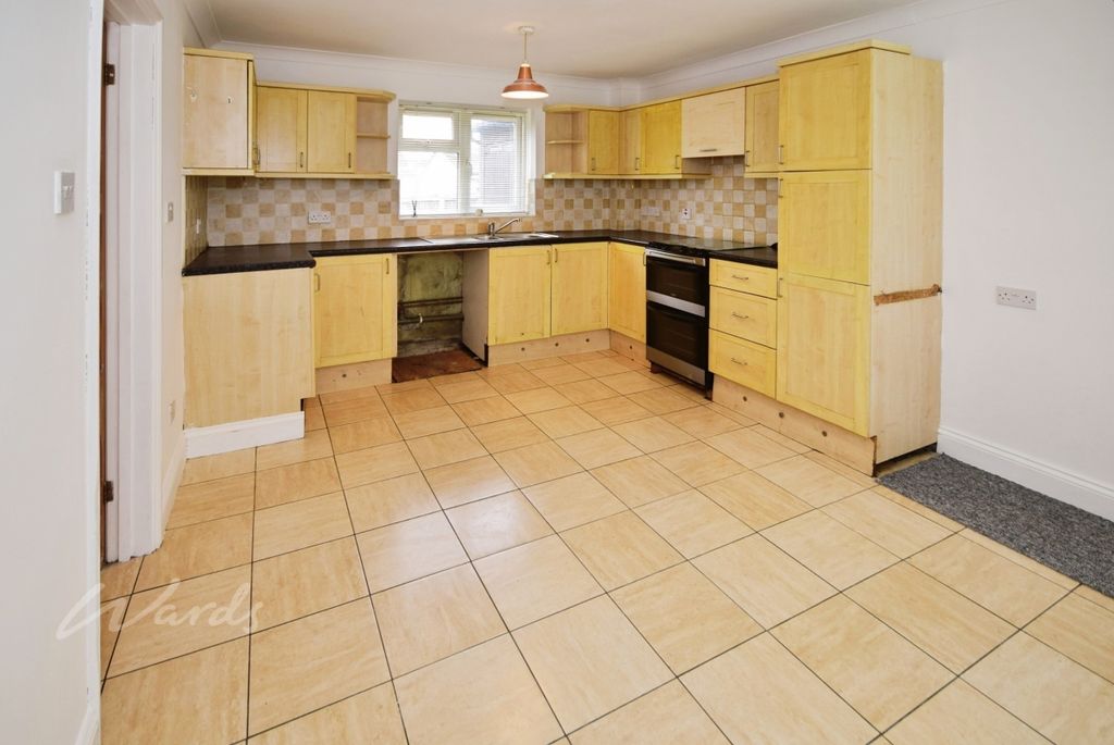 Property photo 2 of 12 Shacklton Kitchen