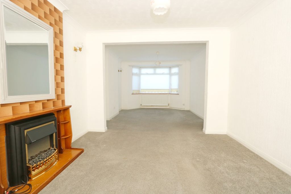 Property photo 3 of 16 4774662