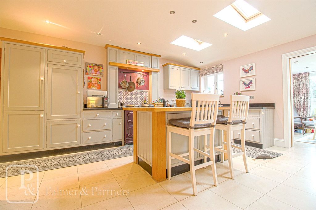 Property photo 2 of 17 Kitchen