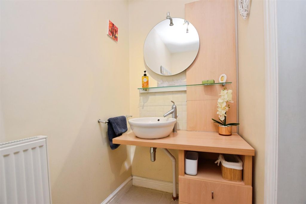 Property photo 3 of 34 WC