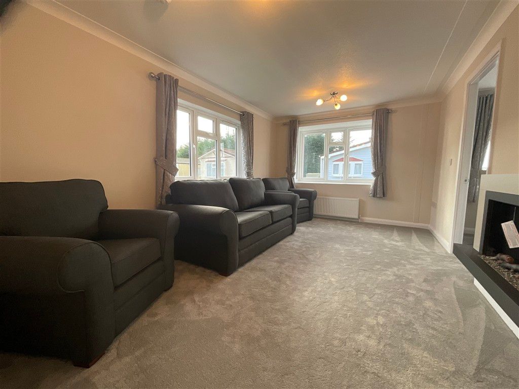 Property photo 2 of 9 Lounge