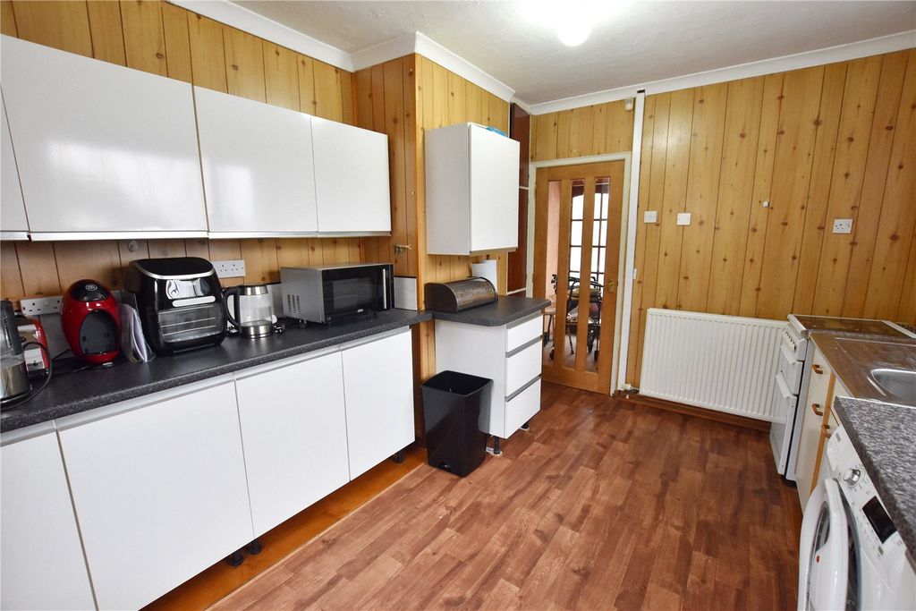 Property photo 3 of 13 Picture No. 10