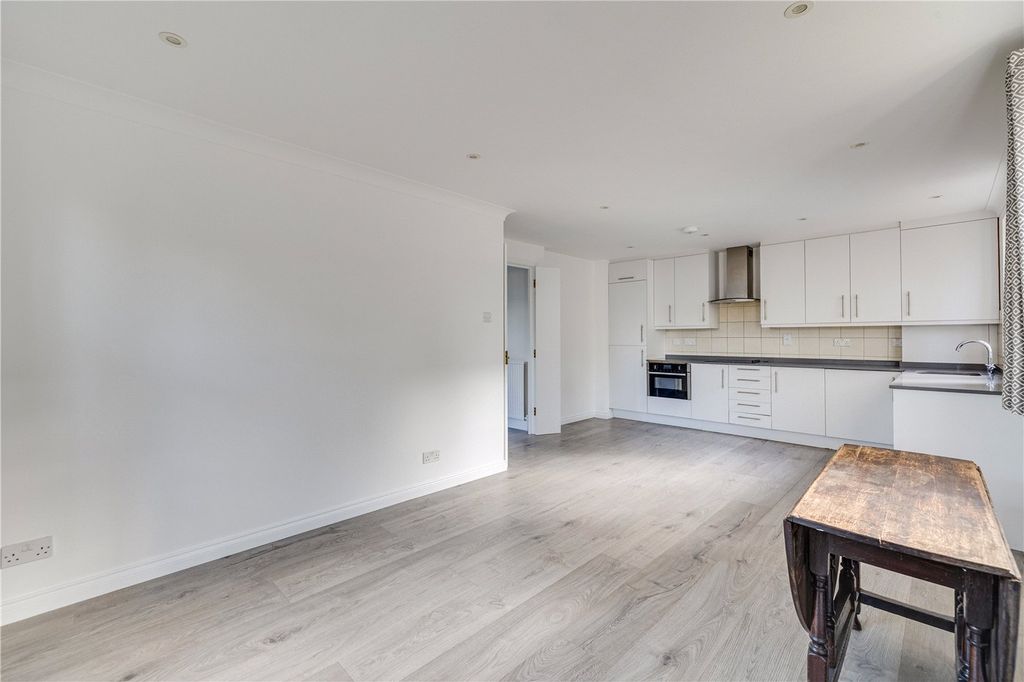 Property photo 1 of 19 Picture No. 05