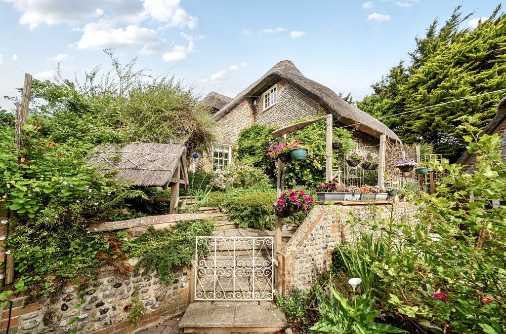 Property photo 1 of 15 External
