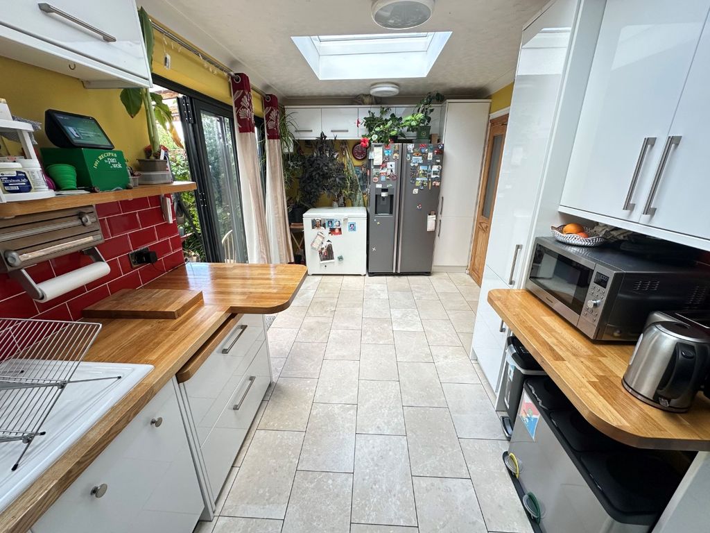 Property photo 3 of 21 4235604