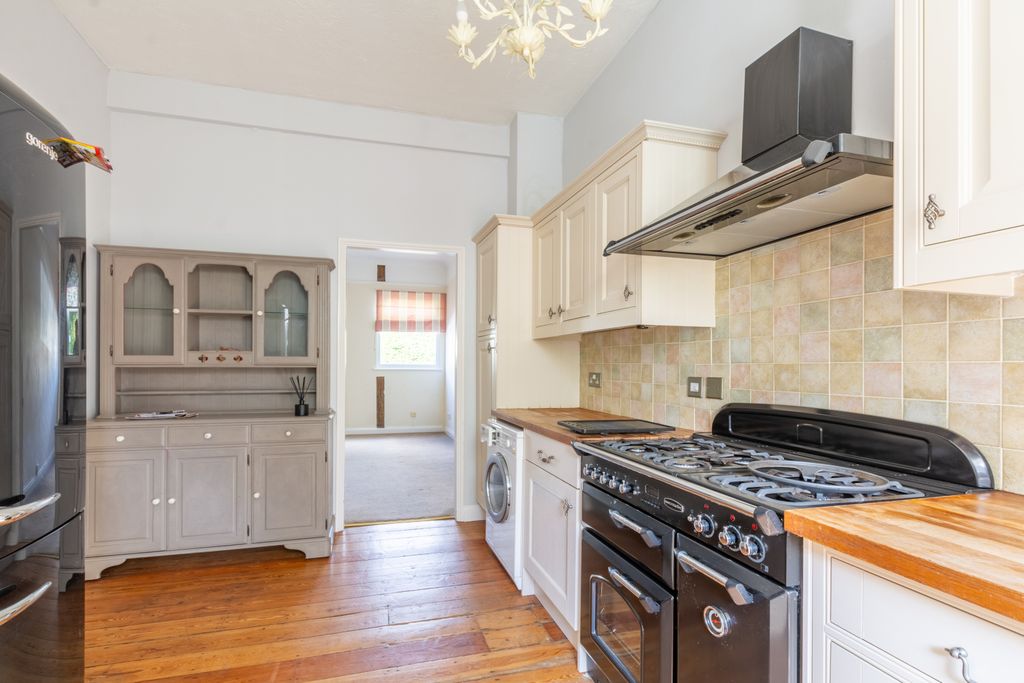 Property photo 2 of 17 Picture No. 36