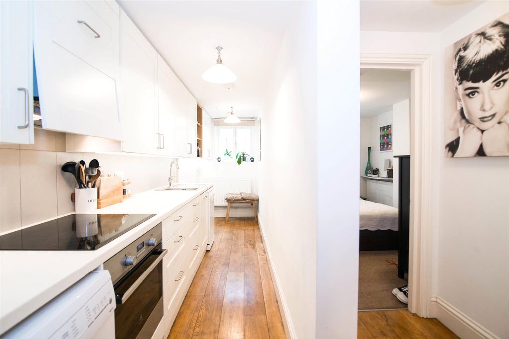 Property photo 3 of 8 3