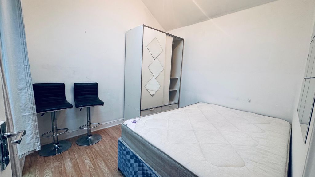 Property photo 2 of 8 Gallery