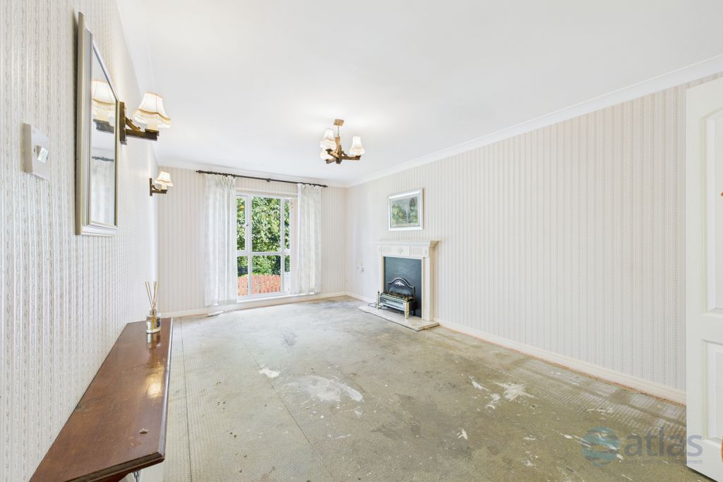 Property photo 3 of 15 Lounge