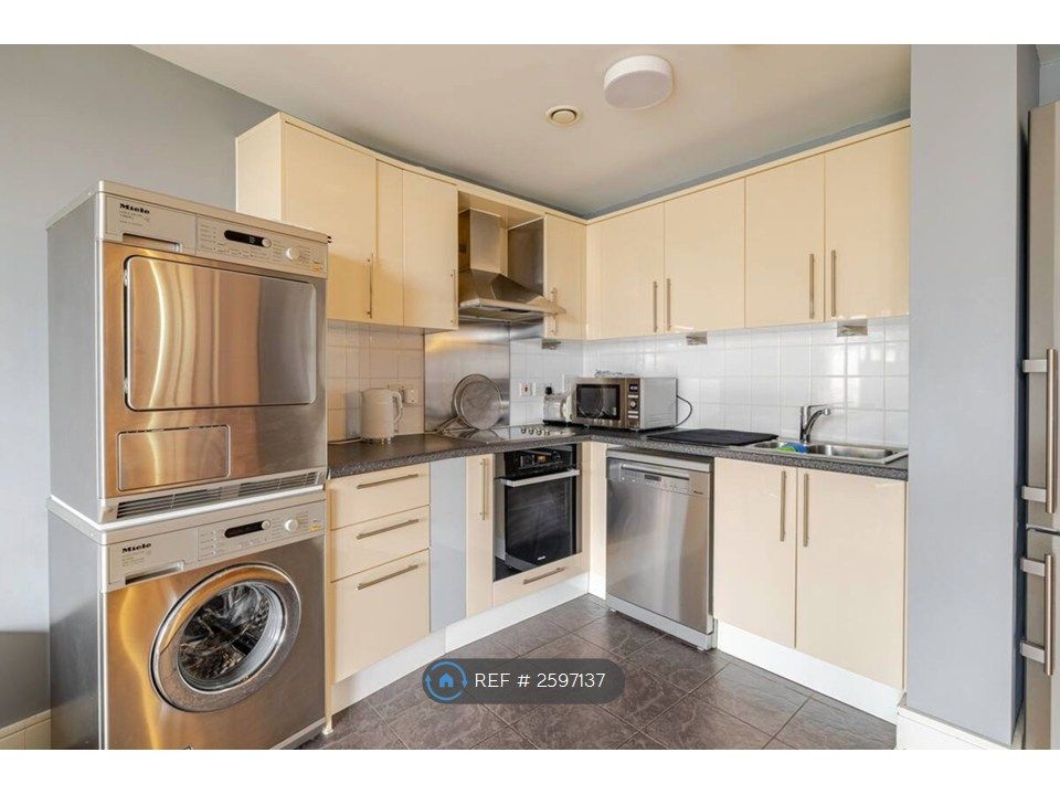 Property photo 3 of 11 Kitchen Area