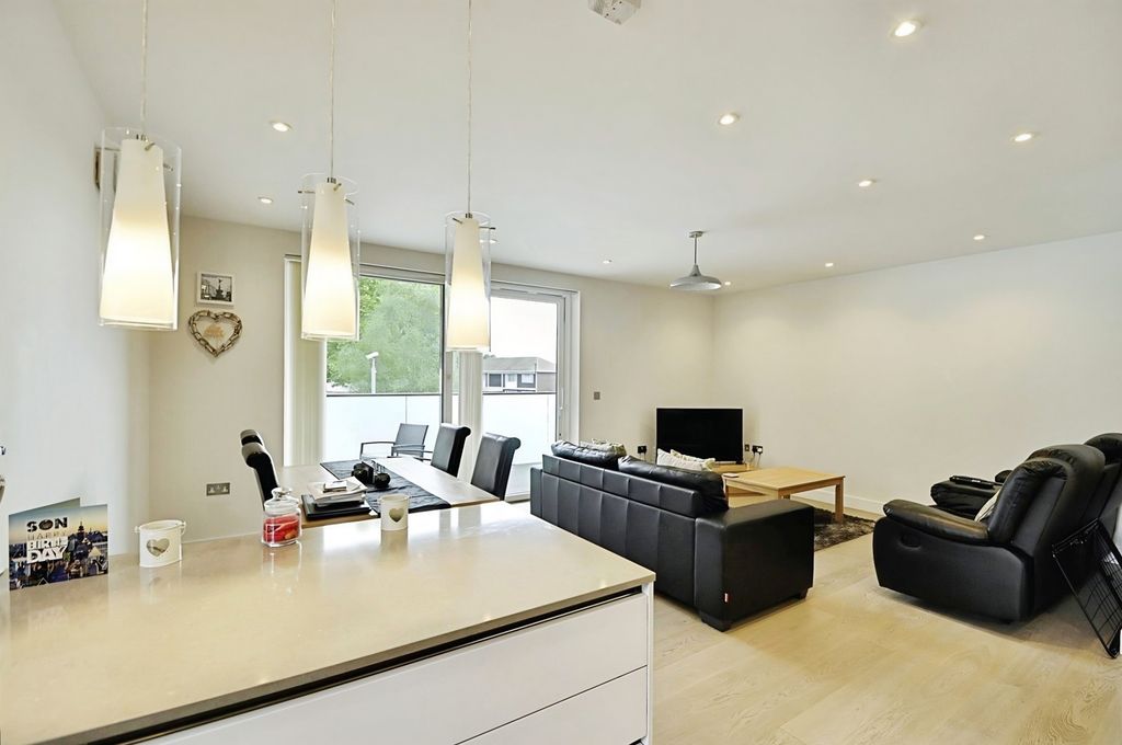 Property photo 3 of 14 Pbox-Img.Jpg