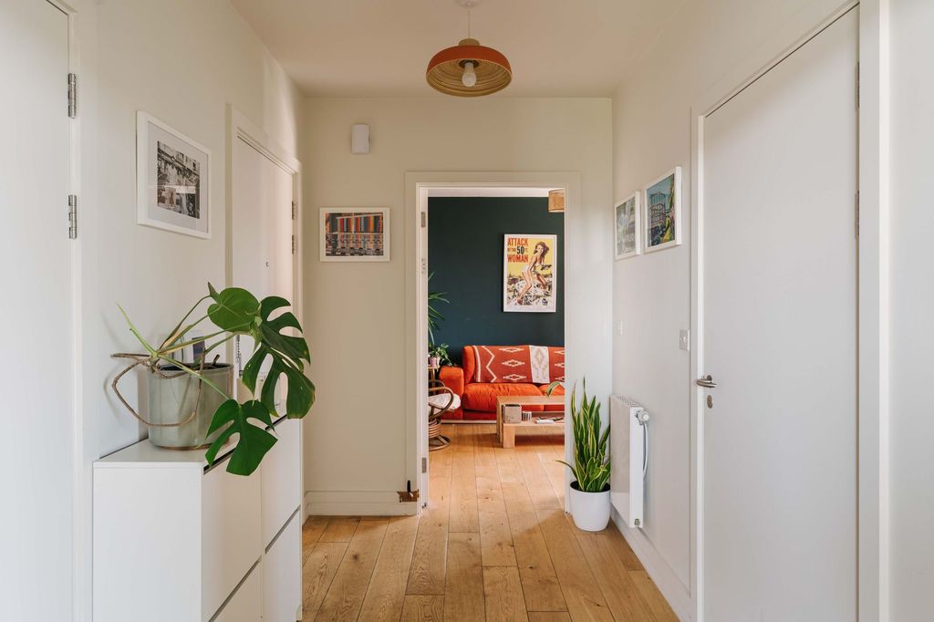 Property photo 3 of 27 Taylor Court, E9
