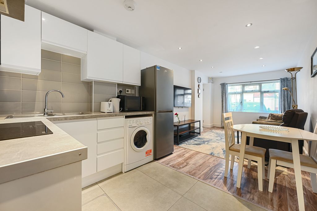 Property photo 2 of 7 Cs - 40B Northwick Avenue - Kitchen1 (1)